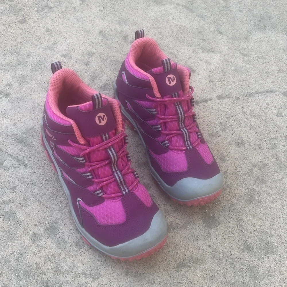 Merrell core Chameleon 7 Access  Mid Waterproof Girls Pink Hiking Boot Size 3.5